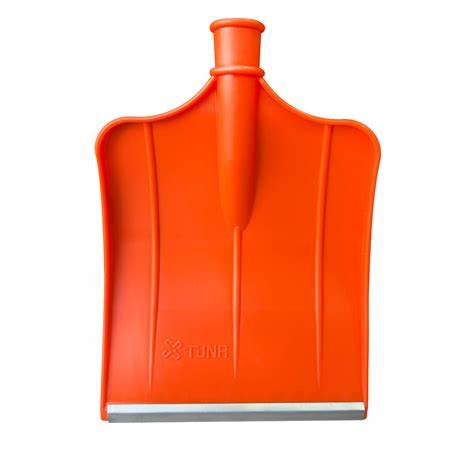 TUNA PLASTiK KAR KÜREĞi METAL UÇLU KOD:212